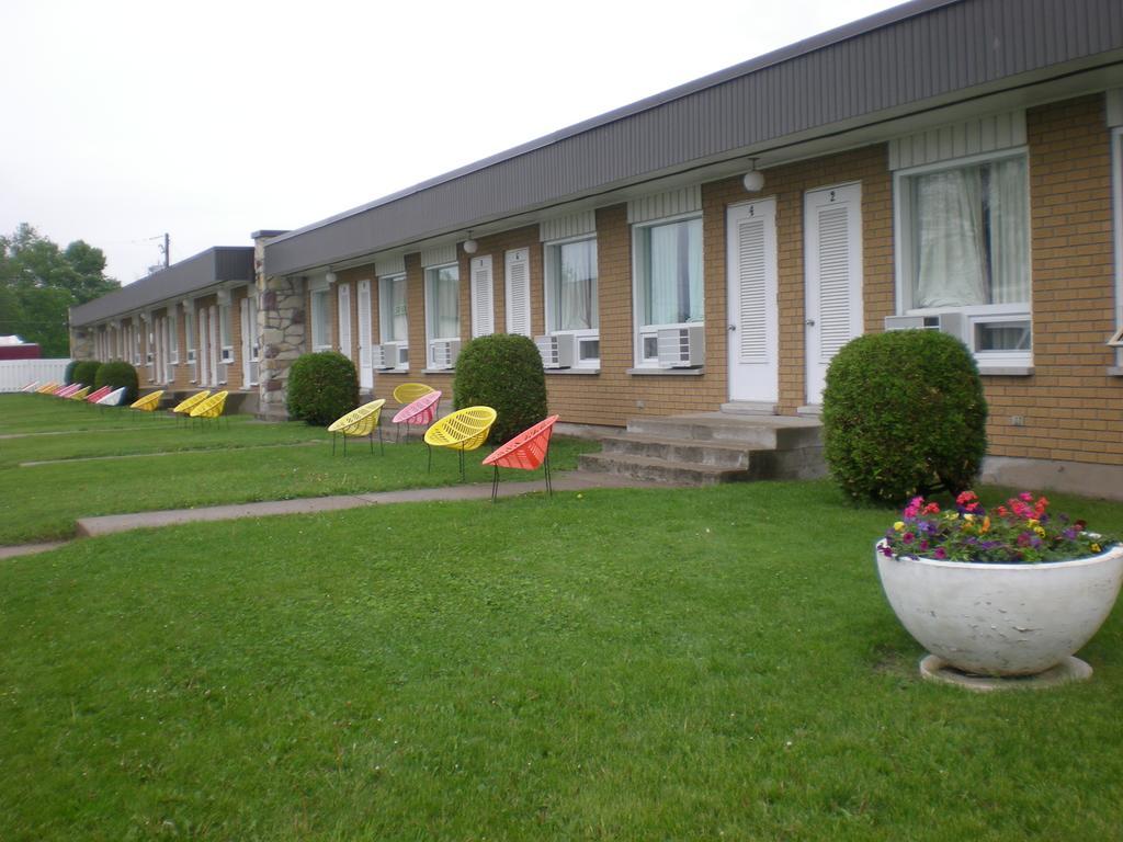 Motel Vaudreuil Exterior foto